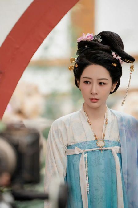 爱女叙事下，我们如何想象“姐妹情谊”？