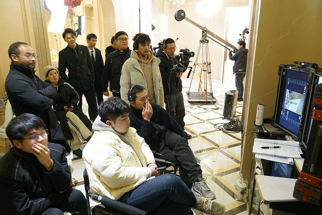 9岁已参演上百部短剧，揭秘儿童演员“造星”产业链