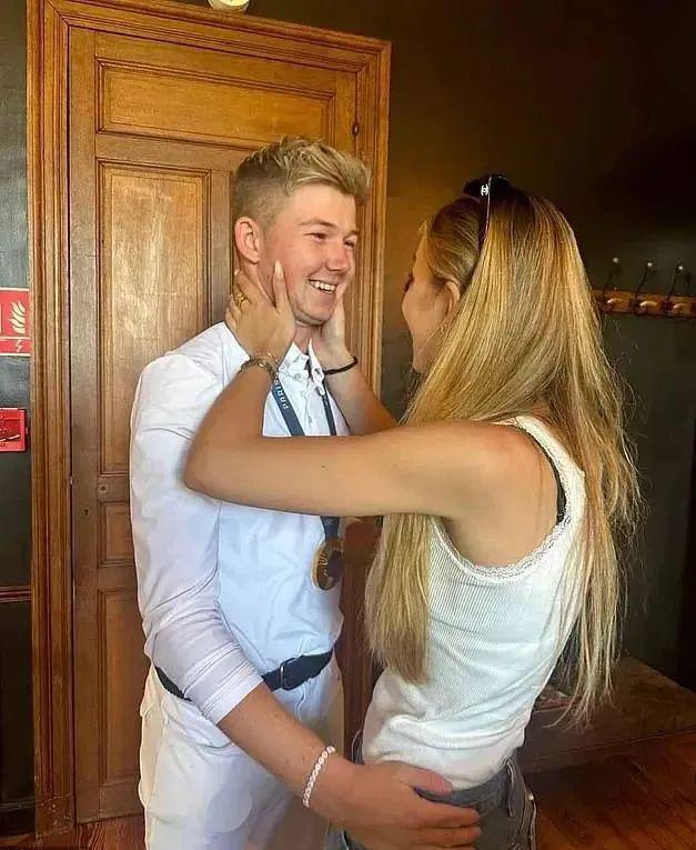 苹果公主大婚！乔布斯女儿嫁英伦马术冠军，顶级人脉联合，宾客得多壕？