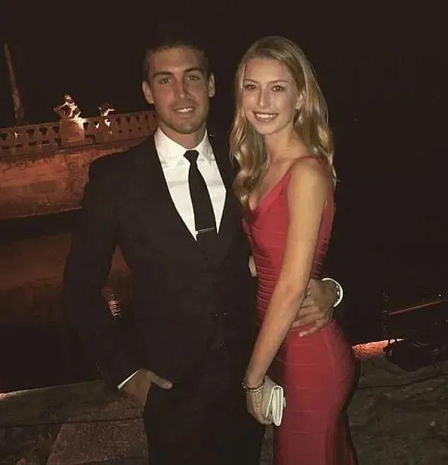苹果公主大婚！乔布斯女儿嫁英伦马术冠军，顶级人脉联合，宾客得多壕？