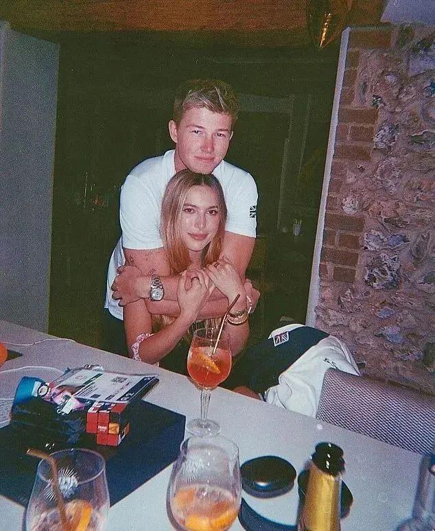 苹果公主大婚！乔布斯女儿嫁英伦马术冠军，顶级人脉联合，宾客得多壕？
