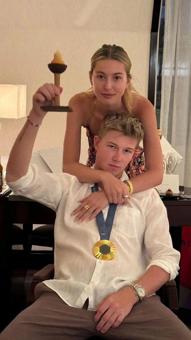 苹果公主大婚！乔布斯女儿嫁英伦马术冠军，顶级人脉联合，宾客得多壕？