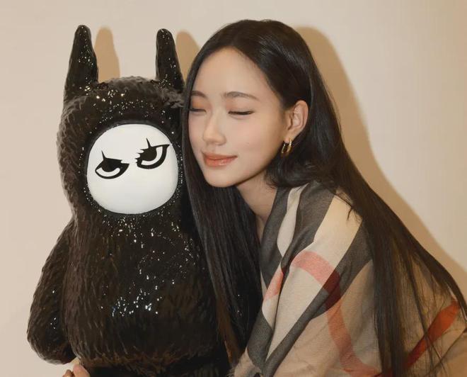 小S女儿陷入抄袭争议，本人承认有参考，遭艺术圈业内公开抨击