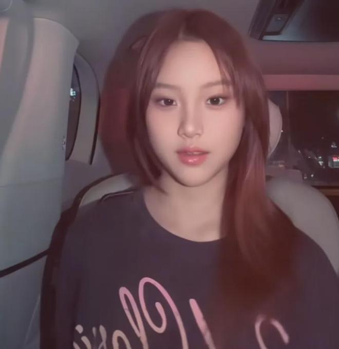 李小璐女儿越来越不对劲，感慨长大没意义，父母一直不干预遭质疑
