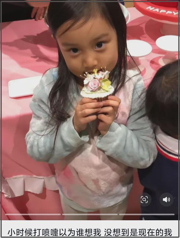 李小璐女儿越来越不对劲，感慨长大没意义，父母一直不干预遭质疑
