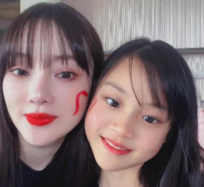 李小璐女儿越来越不对劲，感慨长大没意义，父母一直不干预遭质疑