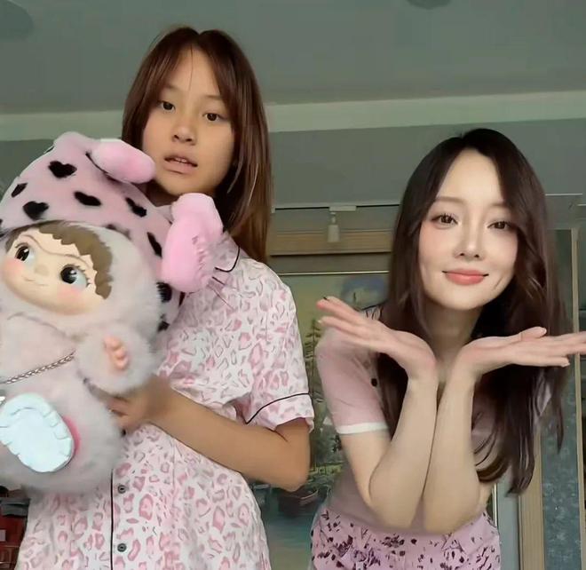 李小璐女儿越来越不对劲，感慨长大没意义，父母一直不干预遭质疑