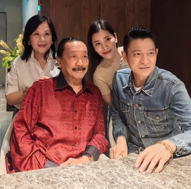 刘德华表妹在香港开店，刘德华 严纪雯  何超盈等人现身捧场