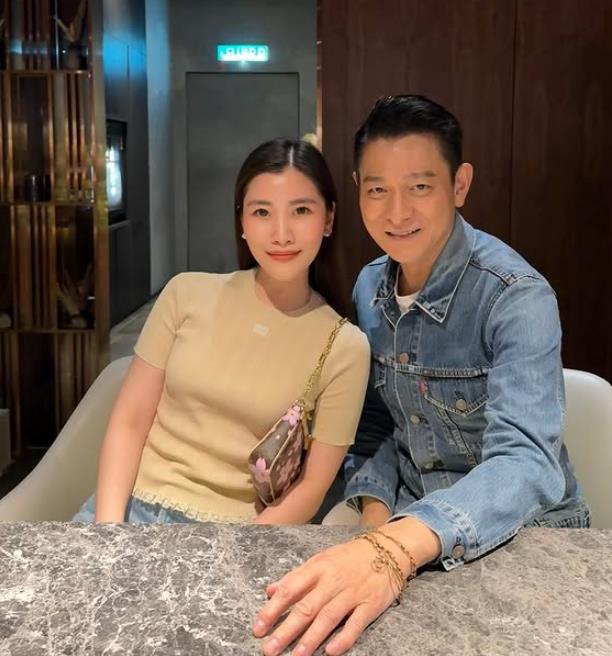 刘德华表妹在香港开店，刘德华 严纪雯  何超盈等人现身捧场