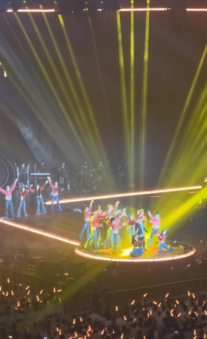 岳云鹏演唱会座无虚席！郭德纲现身唱曲，黄晓明陈梦孙越到场支持