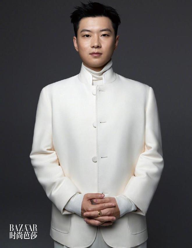 赵心童登上《时尚芭莎》七月刊，世锦赛决赛默唱《苦瓜》解压