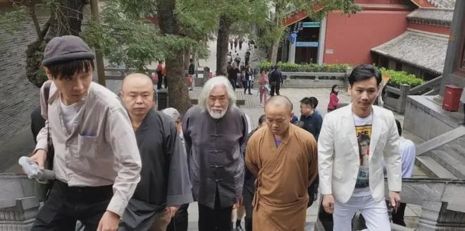 释永信塌房影响娱乐圈！多部少林寺作品烂尾搁浅，张纪中都被坑了