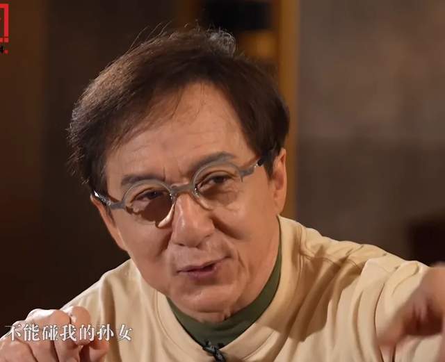 71岁成龙抱孙画面疑曝光！房祖名被传秘婚小11岁女星，送房产追妻