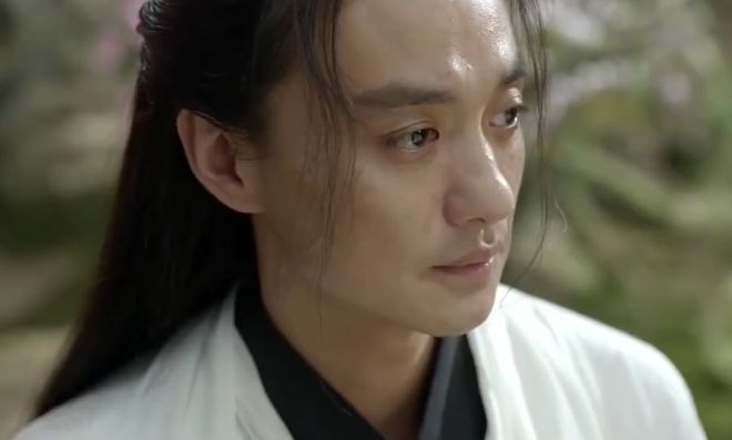 周一围演技又翻车了！对着陈都灵从腰臀摸到肩膀，网友吐槽太油腻