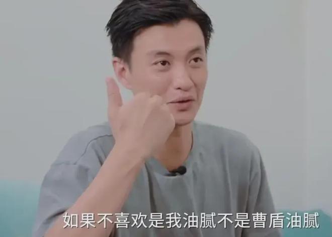 周一围演技又翻车了！对着陈都灵从腰臀摸到肩膀，网友吐槽太油腻