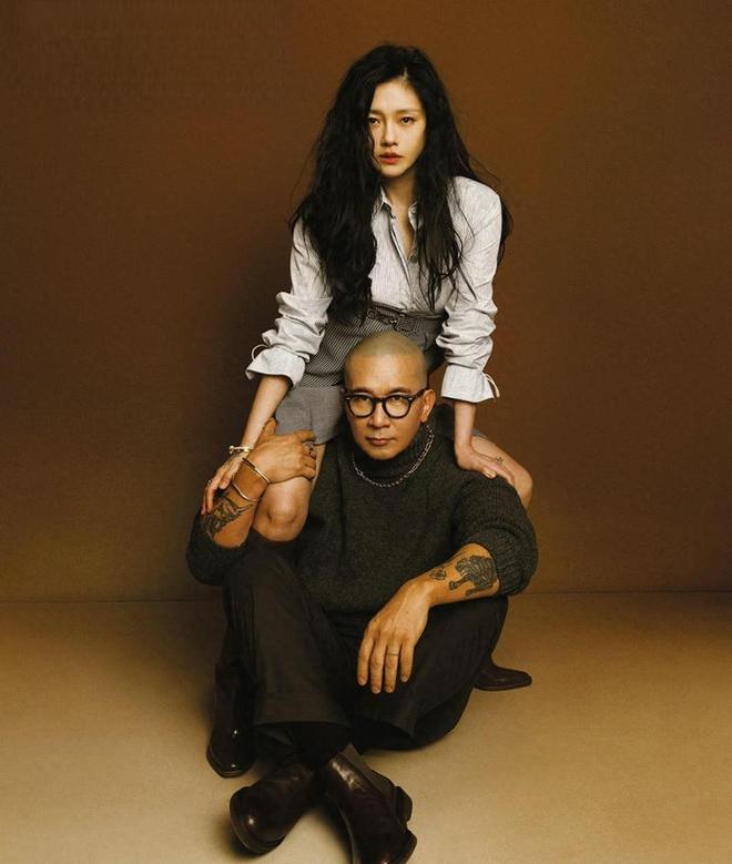 具俊晔每天坐在大S墓前，走不出丧妻之痛，因悲伤暴瘦20斤