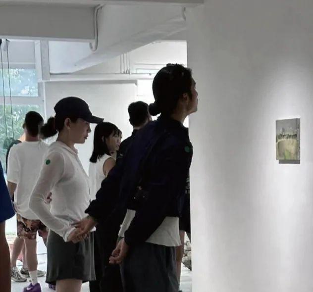 E句话 | 她承认新恋情而他否认了？
