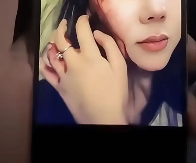 E句话 | 她承认新恋情而他否认了？