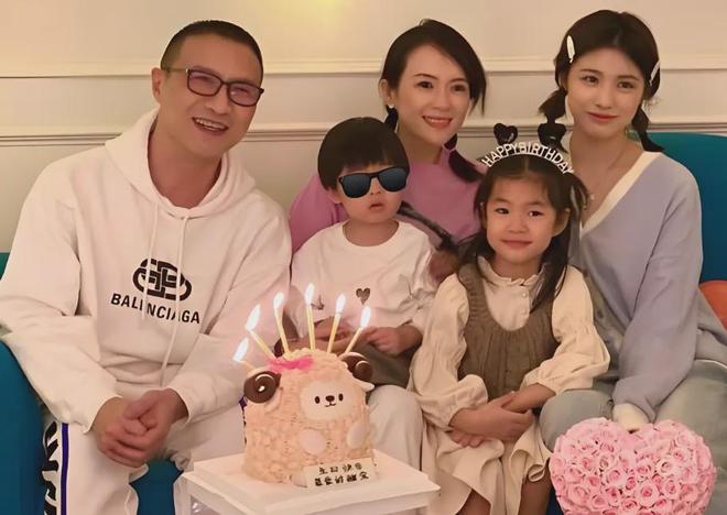 难怪汪峰二女儿不自信！从小就懂爸爸不能陪自己，每次就见1小时
