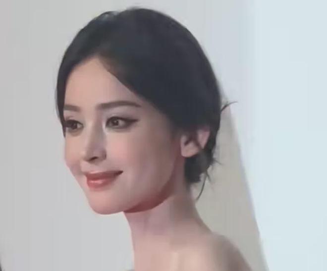 六大女星同框比美！身材越好越抢眼，关晓彤不及娜扎输在没锁骨