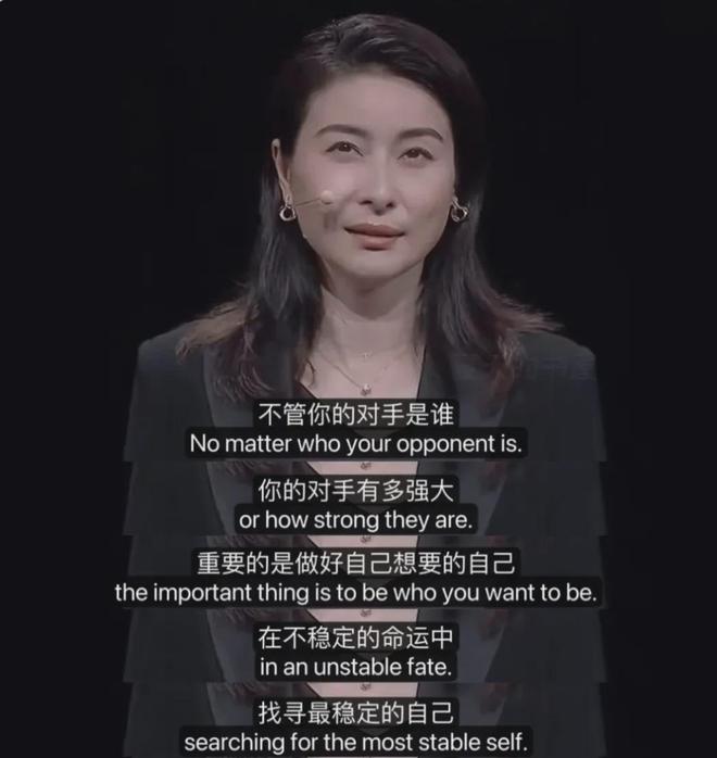 郭晶晶领奖站C位，老公和公公“护法”！豪门儿媳为啥她地位高？