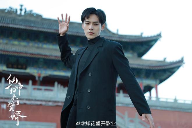 鲜花盛开：演员是选出来的，更是演出来的｜十佳青年艺人经纪公司