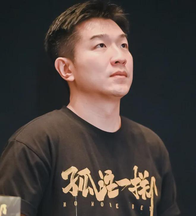 《南京照相馆》导演被P遗照！票房飙升打脸圈内大导，太多人破防