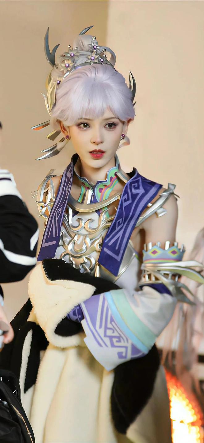 张予曦这般美女，原以为从小众星捧月，谁知初中竟遭男生霸凌？