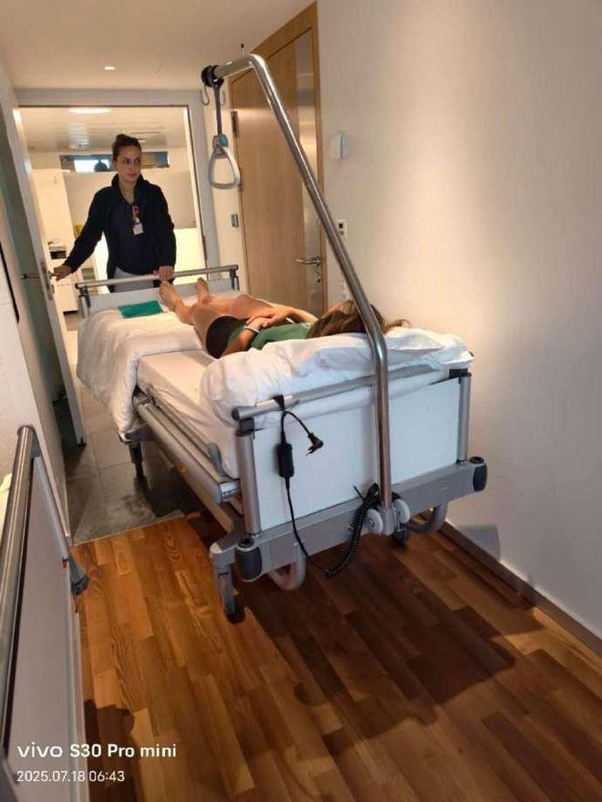 郑钦文社媒分享术后恢复近况：匍匐前进的8月