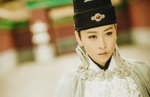 一个“漂移臀”火了15年，42岁的她靠演技杀疯全场