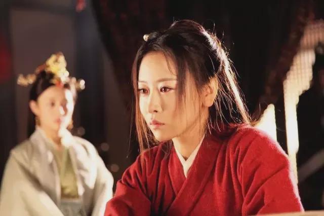 一个“漂移臀”火了15年，42岁的她靠演技杀疯全场