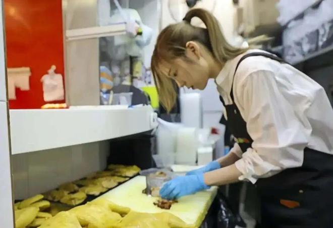 卖课、卖咖啡、当司机……TVB演员如何重启人生？