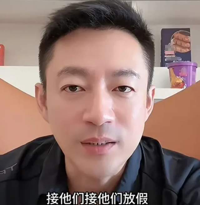 S家又撒谎！反驳马筱梅被打脸，范玮琪儿子玩电子产品7岁就近视