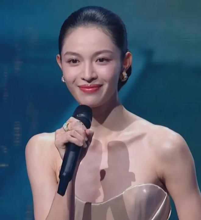 央视高清镜头下的明星！章子怡状态比杨幂好，周冬雨脸僵输给海清