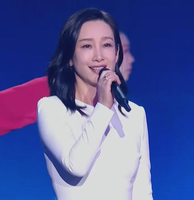 央视高清镜头下的明星！章子怡状态比杨幂好，周冬雨脸僵输给海清