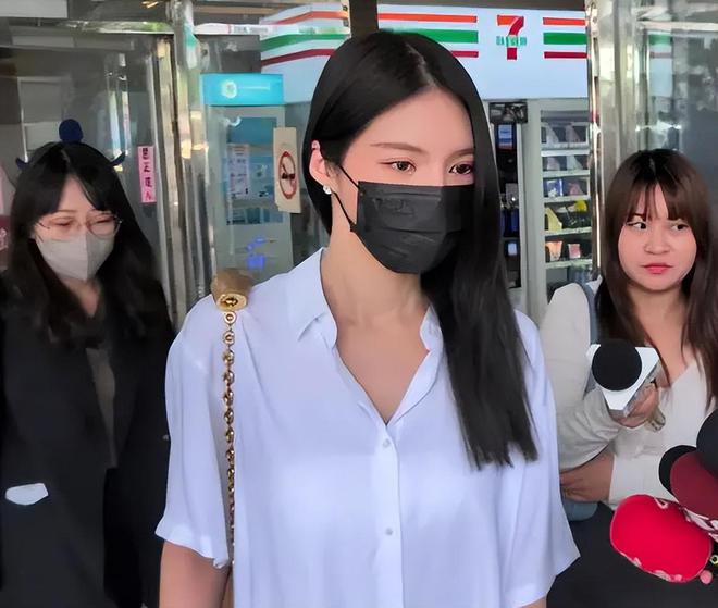 王大陆现身法院面颊憔悴，女友隐瞒案情被打脸，状态轻松不受影响