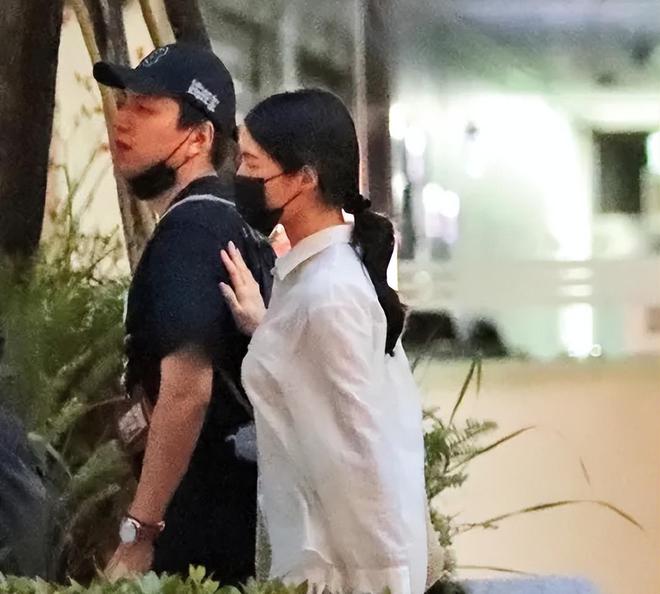 王大陆现身法院面颊憔悴，女友隐瞒案情被打脸，状态轻松不受影响