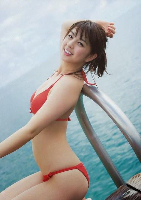 愿得一人心，南野拓实被拍到与相恋6年的女星柳百合菜约会