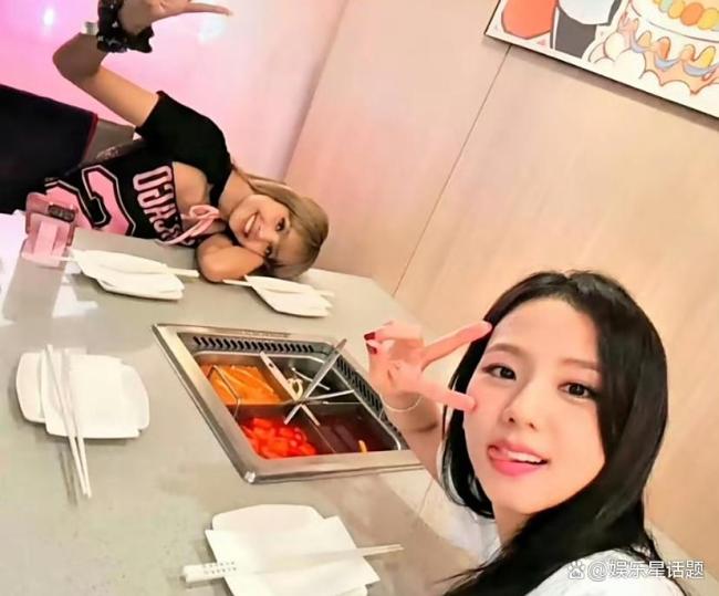 Lisa又去吃火锅了 辣妹的胃是重庆造