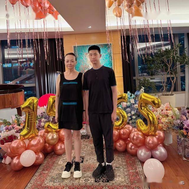 宋丹丹和林永健儿子一起庆生 温馨同框许愿