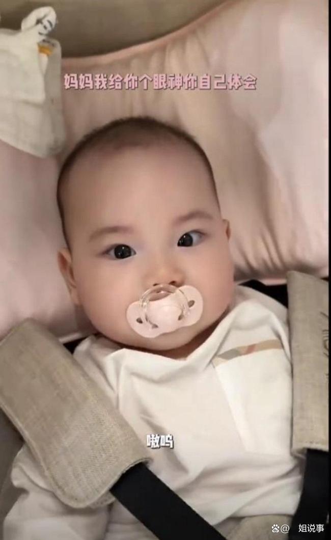 张檬机场头盖布给儿子喂母乳 温馨画面曝光