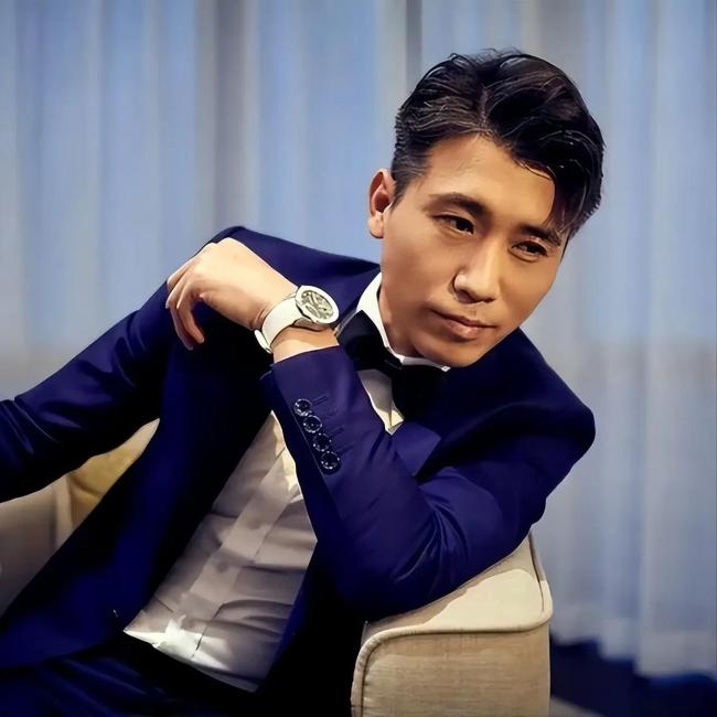 李乃文小心翼翼的四处闯祸