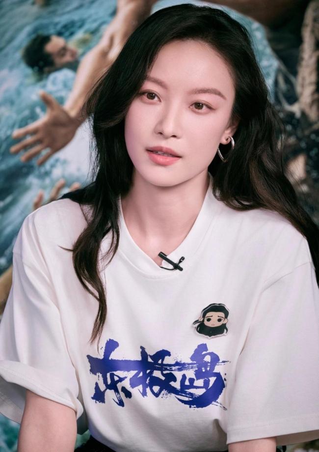 倪妮佝偻着的背影太真实了