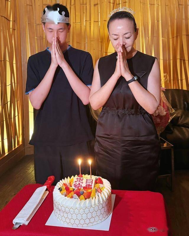 宋丹丹和林永健儿子一起庆生 温馨同框许愿