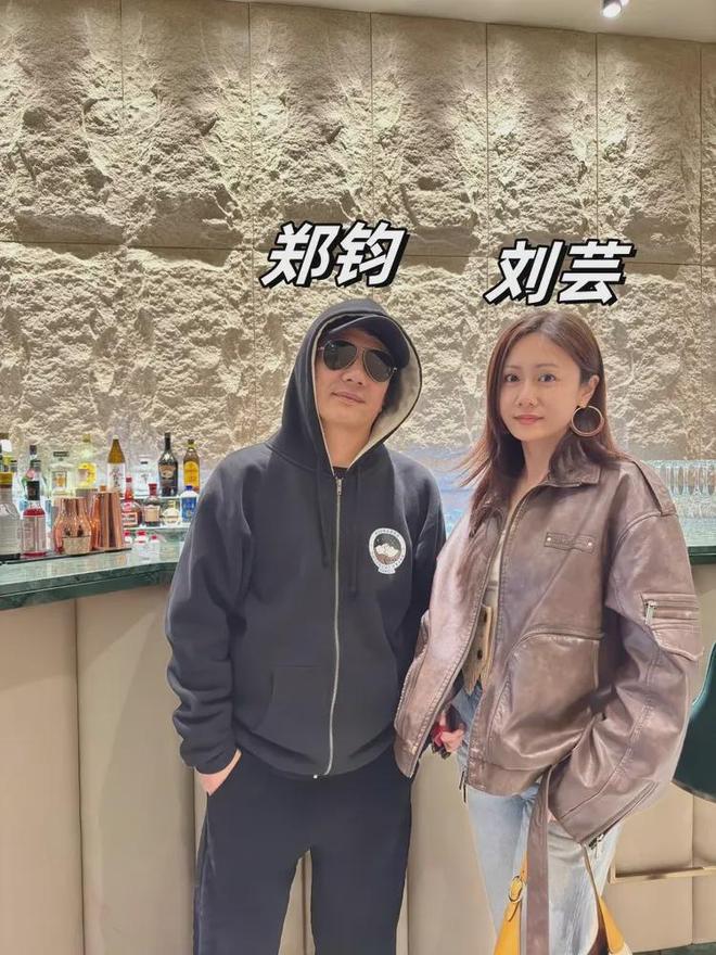 郑钧14岁儿子被吐槽长相，刘芸霸气护娃，晒九宫格帅照打脸网友