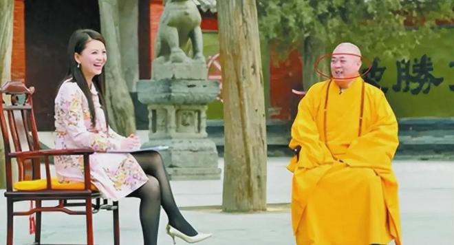释永信塌房后，最先被牵连的竟是女明星的“黑丝短裙照”…