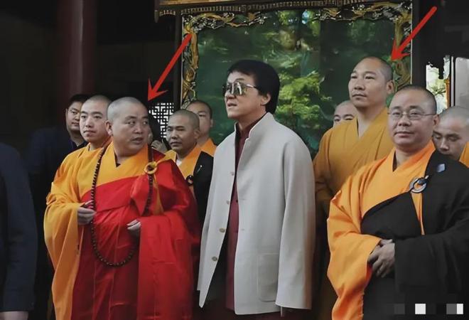 释永信塌房后，最先被牵连的竟是女明星的“黑丝短裙照”…