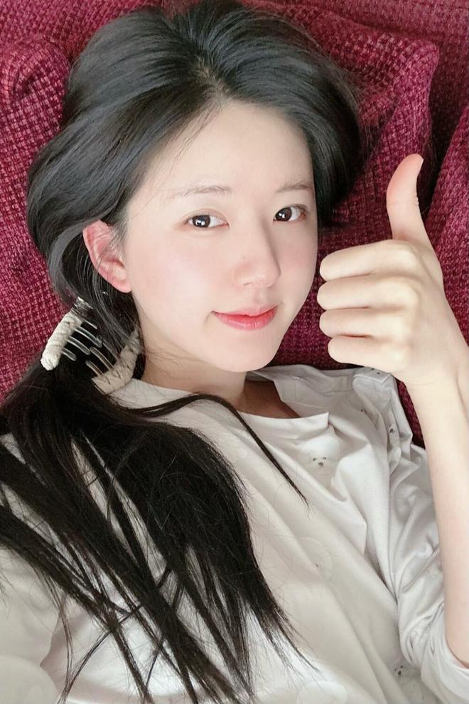 赵露思被初中同学起诉？曾黎看直播确认状态，朋友要主动借钱给她