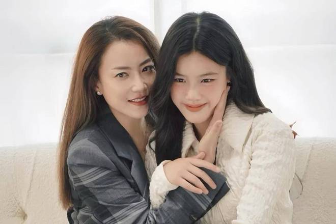 巨星背后的女人，状态超顶！
