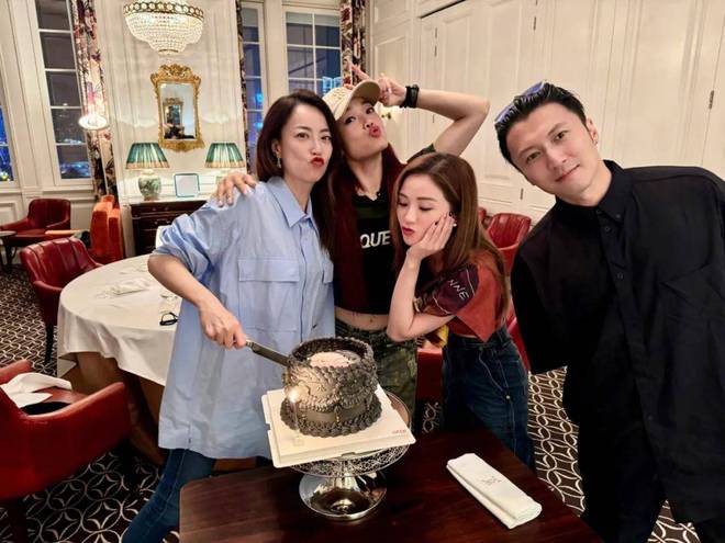 巨星背后的女人，状态超顶！